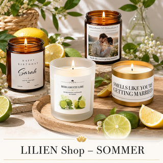 Entdecke den LILIEN Shop – SOMMER mit frischen Duftkerzen, personalisierten Designs und besonderen Geschenkideen. Perfekt für sonnige Tage, Hochzeiten, Geburtstage und sommerliche Wohlfühlmomente.