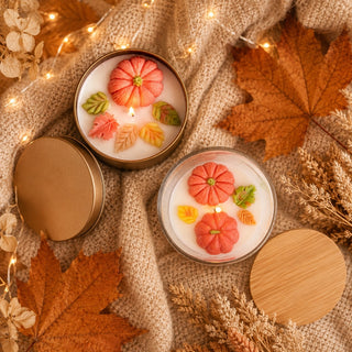 Kürbisliebe Duftkerze in der Dose mit Wunschtext und herbstlichem Kürbisdekor – LILIEN Shop